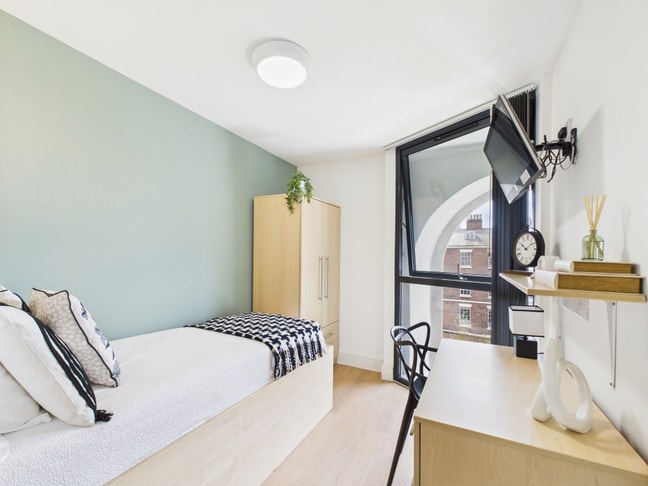 Single En-Suite Room to Rent - City Centre Main Photo