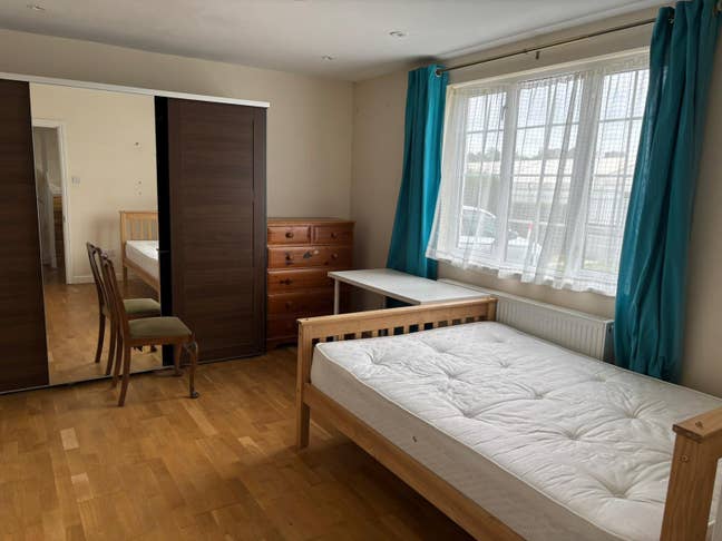Shared room for a tenant in eltham high street Main Photo