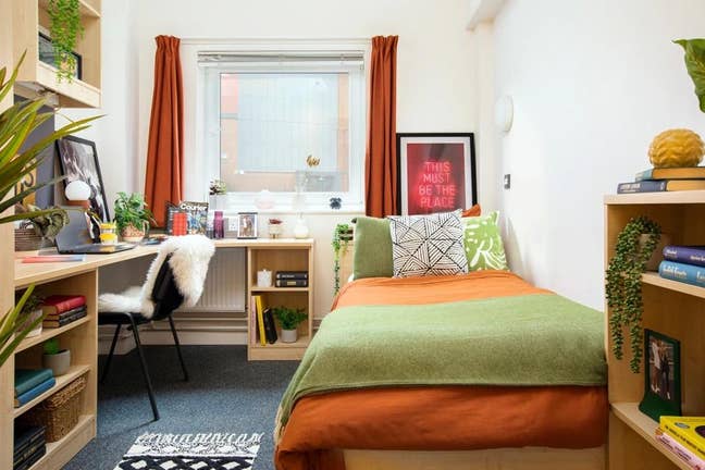 Mary Sturge ensuite, available Dec/Jan Main Photo