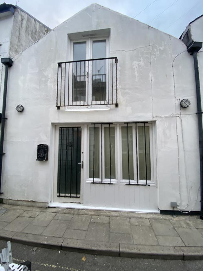 2 Wonderful rooms right in the centre Main Photo