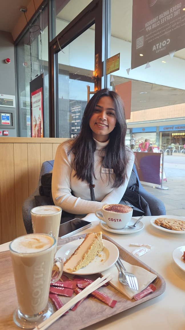 Professional looking for female flatmate Main Photo