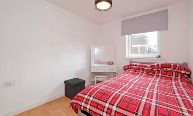 Spacious well presented ground floor flat Main Photo