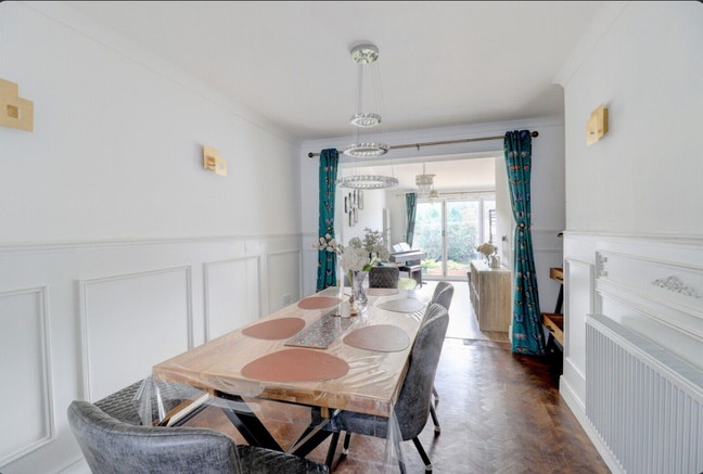 Single room with double bed fully furnished house Main Photo