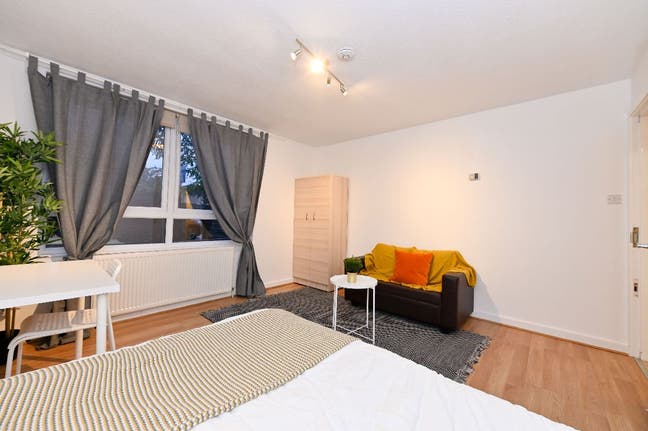Modern Double Room Near Caledonian & King’s Cross Main Photo