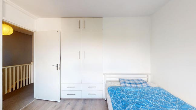 🏡📍Rent smarter, not harder/ ALL bills included  Main Photo