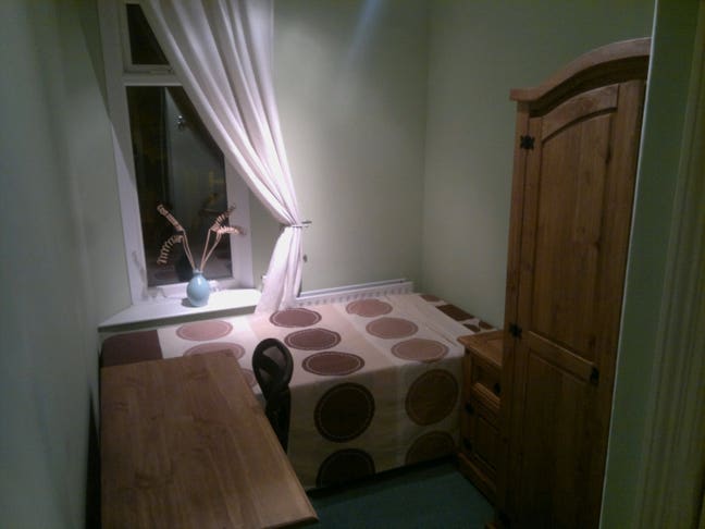 Cosy South Facing Single Room Available Main Photo