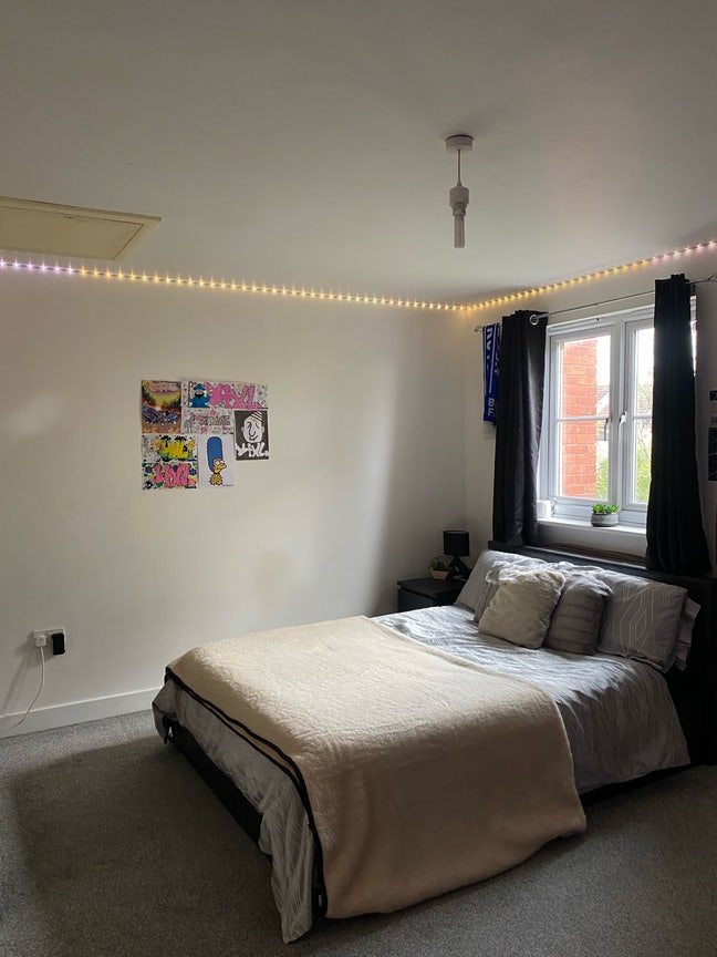 Huge Room to rent in Horfield Main Photo
