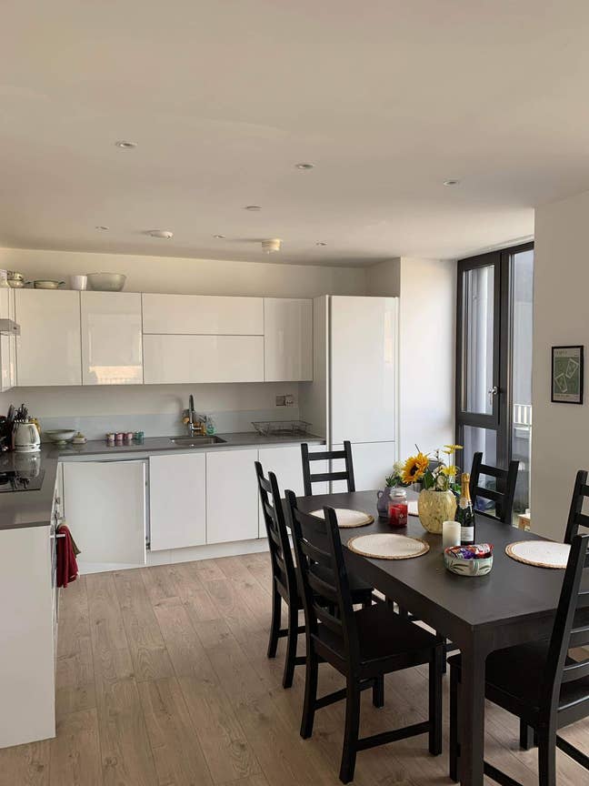 Beautiful and spacious en-suite room in Stratford  Main Photo