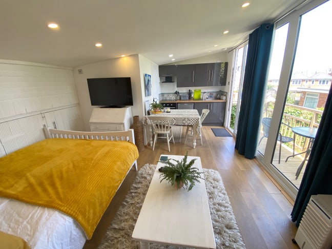 Beautiful studio apartment  Main Photo