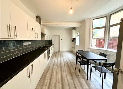  Large Room N17  Main Photo