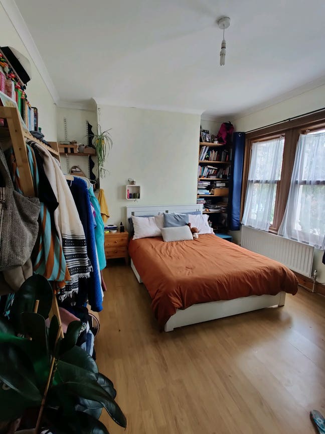 Double room in East London Main Photo