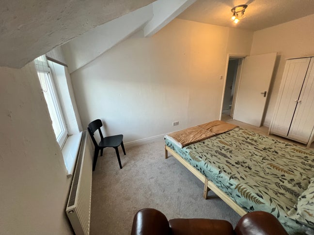 Bright Double Room in Front of Station Main Photo