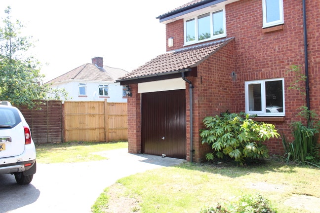 !!3 bed Family Property!! Main Photo