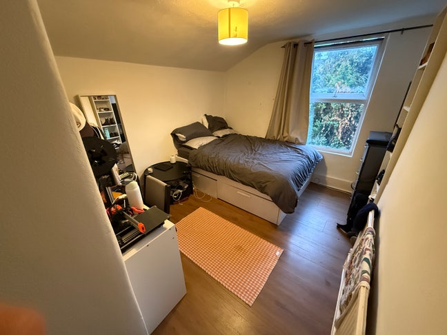 Penthouse room (top room in the house) Main Photo