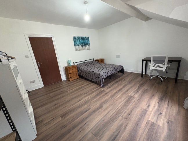 2 double rooms available  Main Photo
