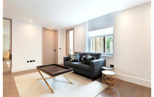 Chic London flat modern Main Photo