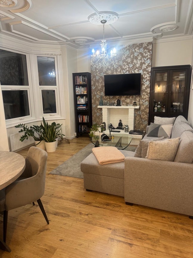 Double room in beautiful 2-bed flat - 1st of Dec Main Photo