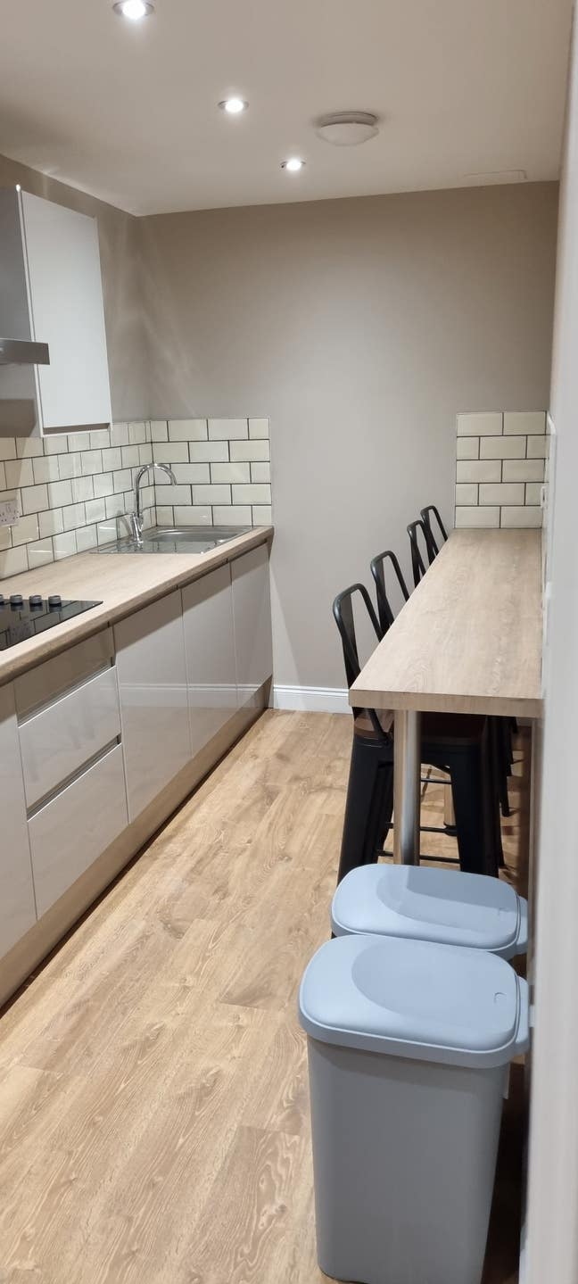Newly Decorated Double Room in Ayr Town Centre Main Photo