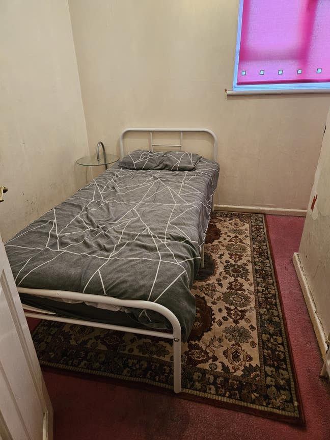 Small single bedroom to rent Main Photo