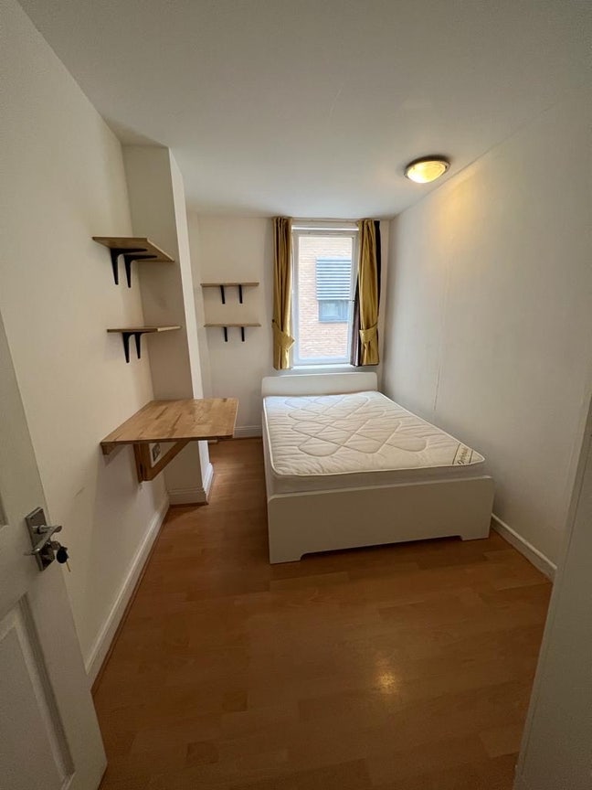 Double Room near Limehouse Station - 823£/month Main Photo