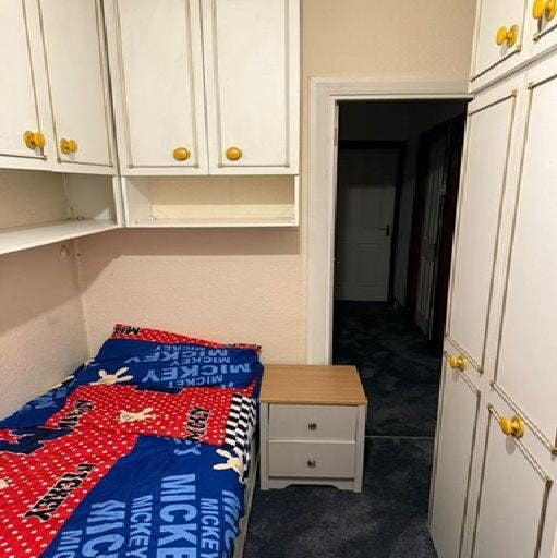 Double and Single Room is available.  Main Photo