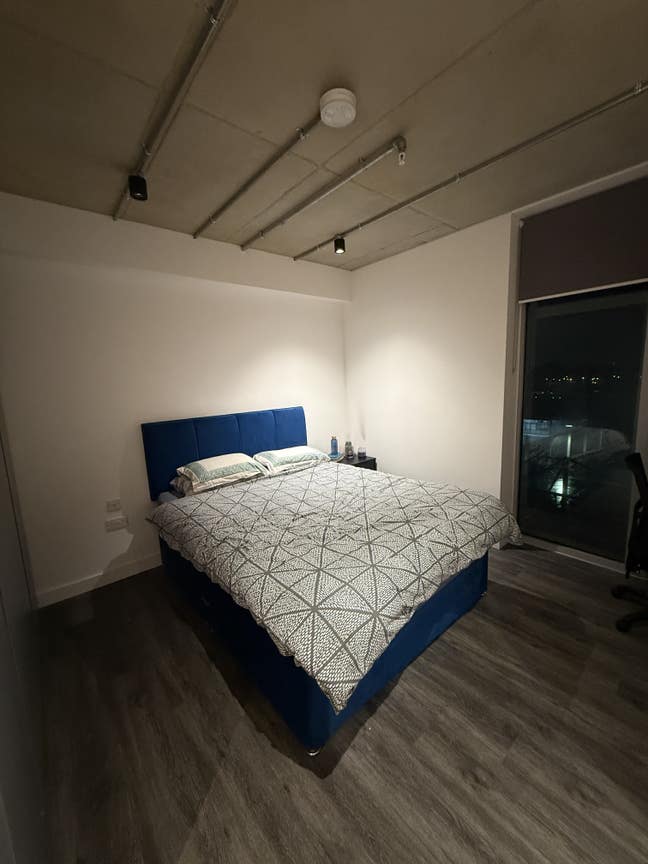 Spacious Double Room in a Modern Apartment Main Photo