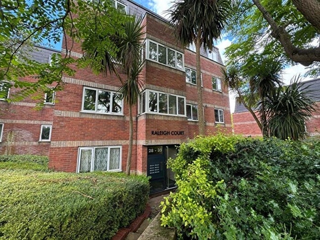 Large double Bedroom to rent in 2 bed flat share Main Photo