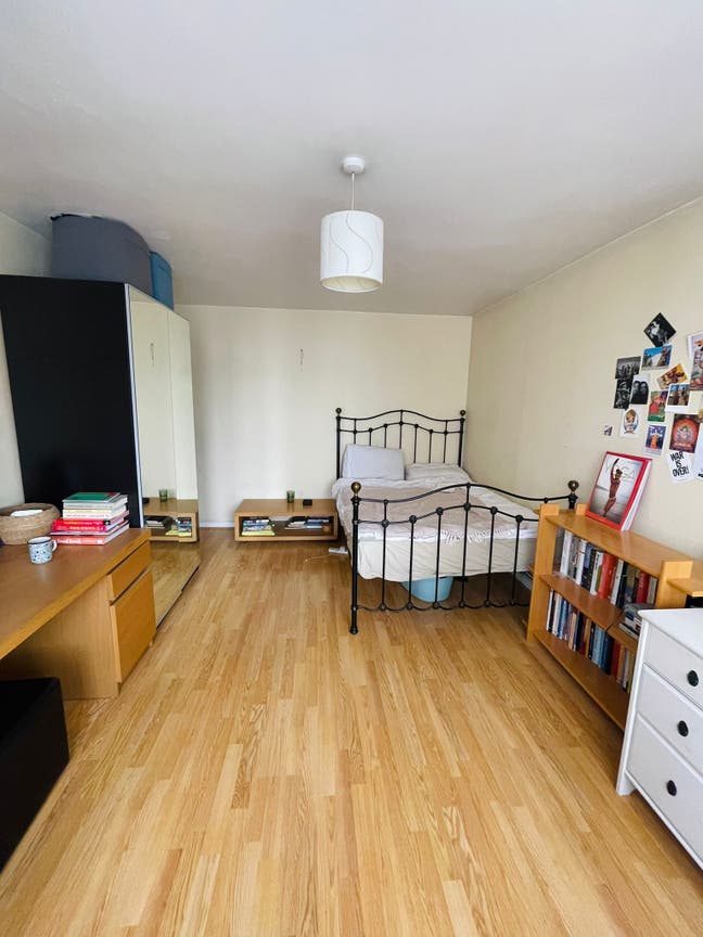 Large furnished double room - Shepherds Bush Green Main Photo
