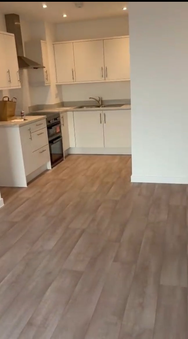 Luxury bedroom available for short term -Fulham Main Photo