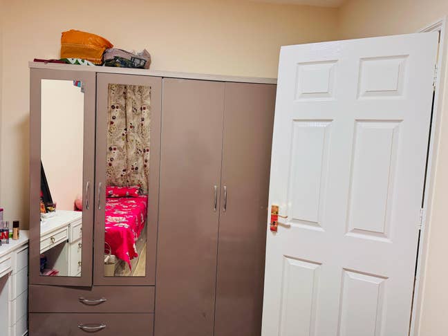 One bed space available in a double room Main Photo