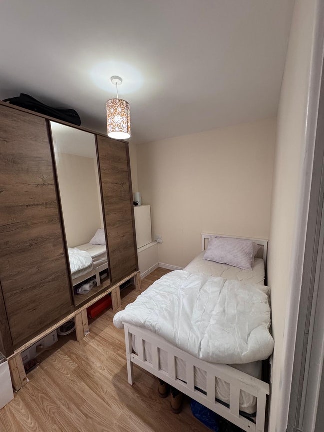 1 Single Bedroom to Rent Main Photo