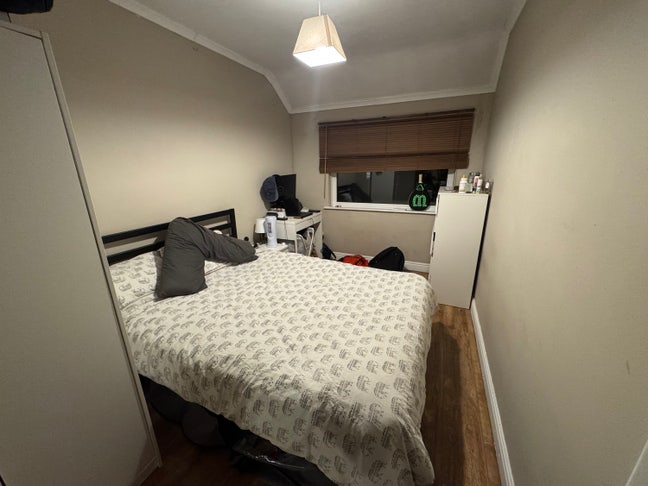 Double room in 2 bed house share! Main Photo