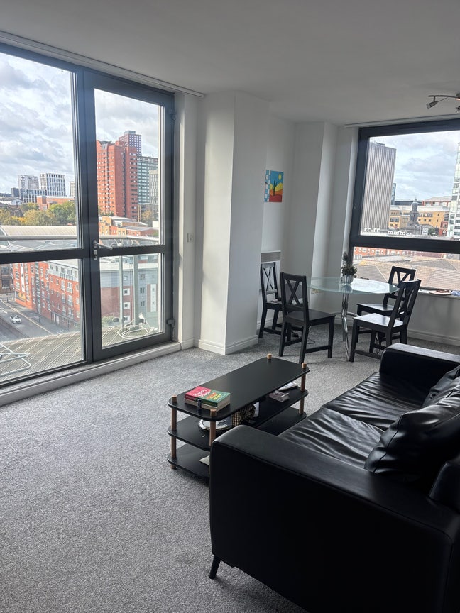 Spacious Double Room available in the city centre Main Photo