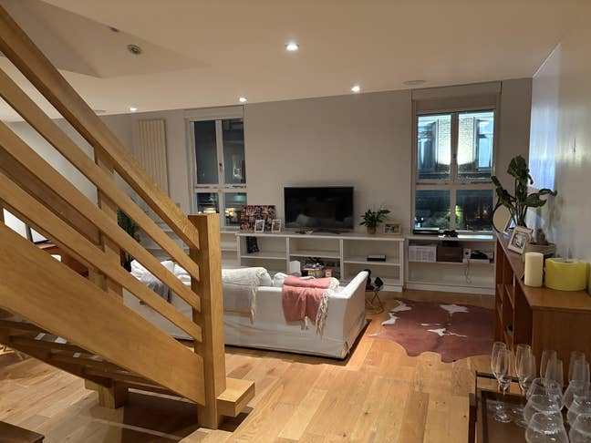 Ideal location in Wandsworth Town  Main Photo