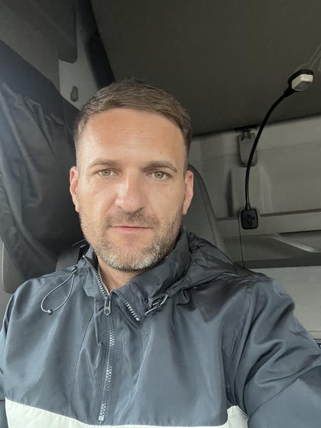 Professional Male seeks a double room Main Photo