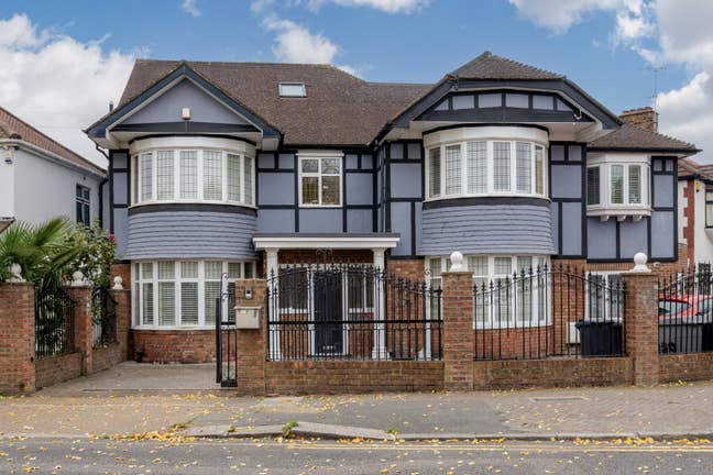 Newly refurbished 2 bedroom flat - Willesden Green Main Photo