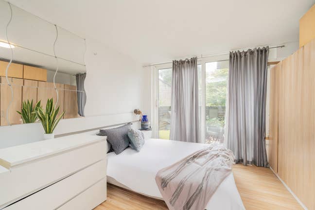 Massive double room with balcony - Maida Vale Main Photo