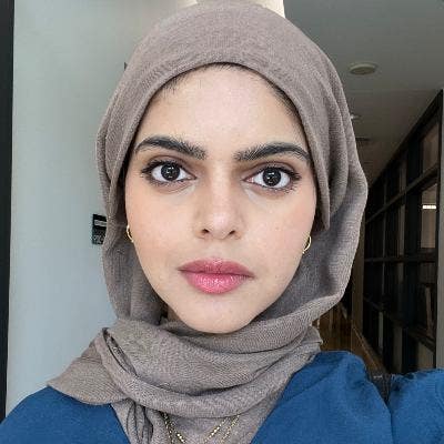 2 female professionals looking for a 3rd Main Photo