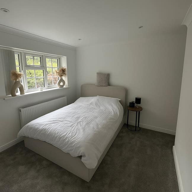 Bright double room – bills included – modern 4-bed Main Photo