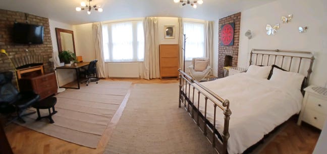 Large 24m2 Room in family home -Randolph Avenue Main Photo