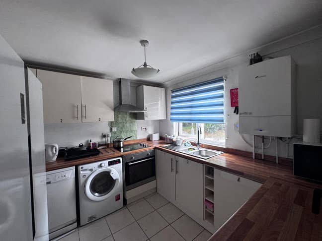 Furnished Double Room Chigwell | Available NOW Main Photo
