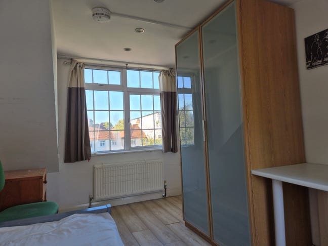 Single room in a shared house Main Photo