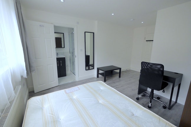 3 True En-Suite Double Rooms - Now Available! 😊 Main Photo