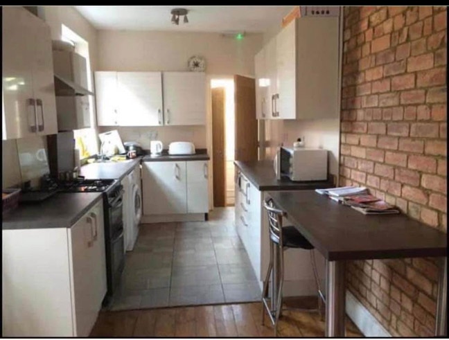 Good size bedroom at town centre  Main Photo