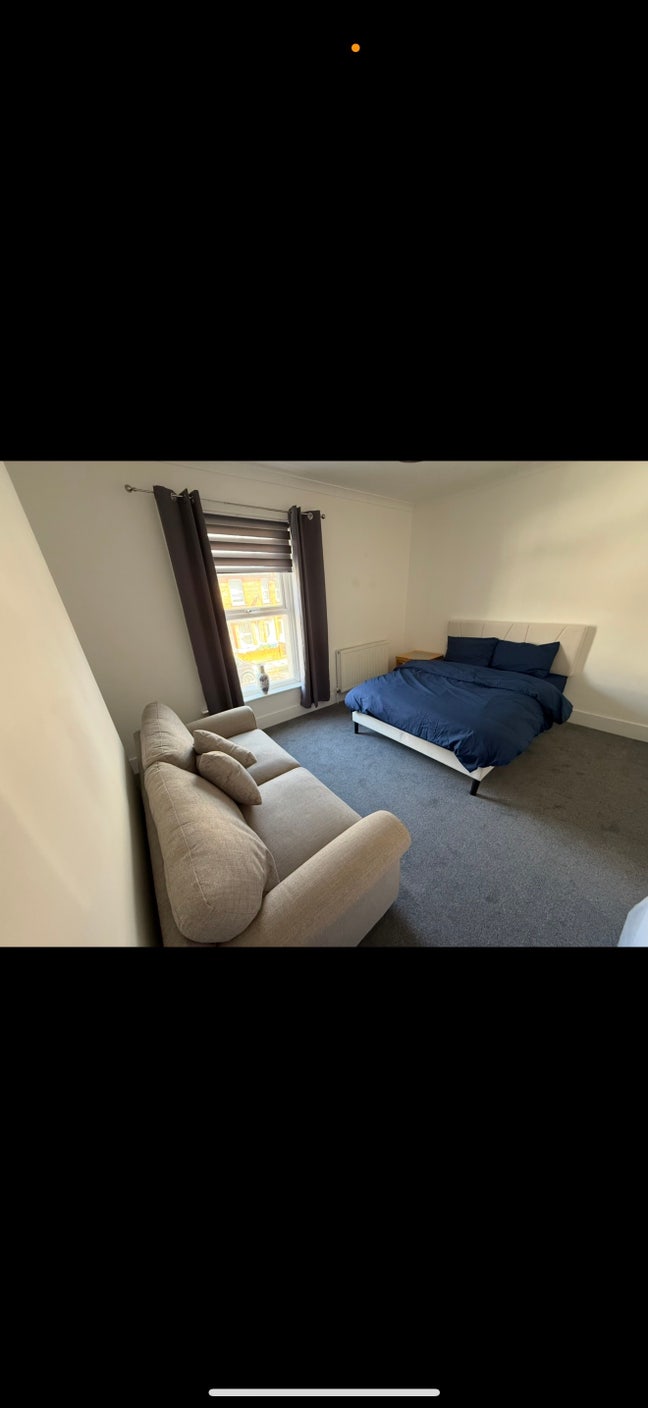 Spacious room to rent in Bognor Regis  Main Photo