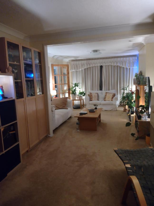 Available today 11 Oct,  great location . Main Photo
