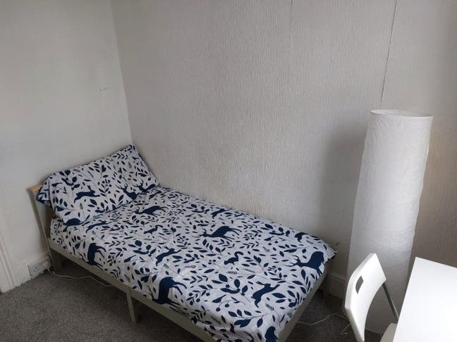 Room in Front of Bus Station Main Photo
