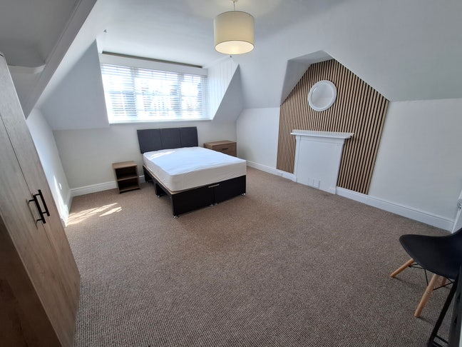 Beautifully refurbished house-share quiet location Main Photo
