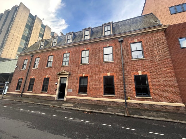 State of the Art Modern Apartment Town Centre  Main Photo