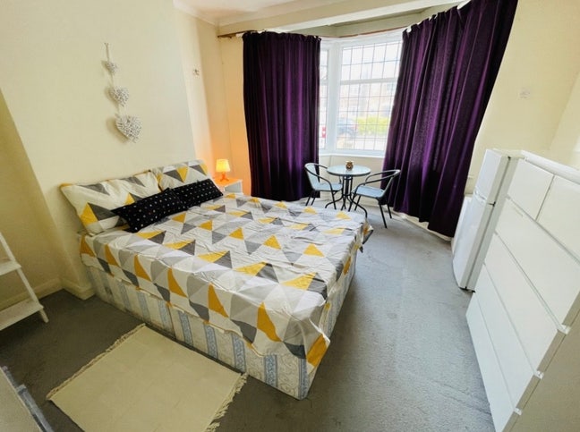 🛏️ Spacious Double Room to Let in - Wembley  Main Photo